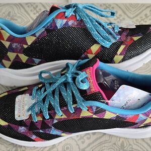 NWT Girls Skechers Trainer Lite sneakers size 3.5 US New